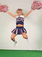 Blonde Cheerleader Bares Her Peach
