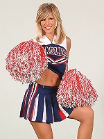 Blonde Cheerleader Bares Her Peach