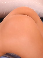 Beautiful brunette babe poses nude