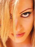 Danni Yeager is an amazingly cute girl in artistic nudes