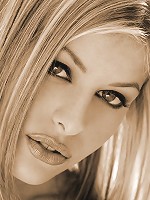 Ginger Jolie shows off her amazing figure