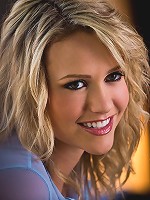 Mia Malkova shows off her perfect butt