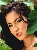 Marion is posing by the fig tree this time for us with her perfect body