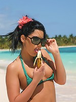 Babe with black hair and gree bikinis gets naked on the tropical beach and show us her tigh pussy and tits