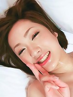 Nene Iino sits pretty to show off her gorgeous body