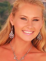 Katerina - Katerina - Sultry blonde finger fucks herself